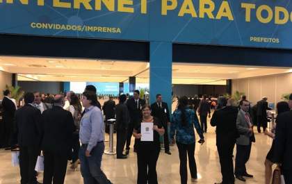 Prefeita Fátima assina “Internet para todos” com Presidente Temer