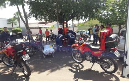 Motociclista com sinais de embriaguez perde controle ao passar por quebra mole na Eloy Chaves