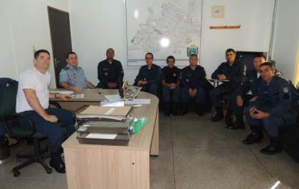 Comandante do 2° BPM realiza reunião com os policias militares do destacamento do Distrito de Arapuá