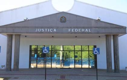 Juízes e procuradores federais protestam para garantir “privilégios”