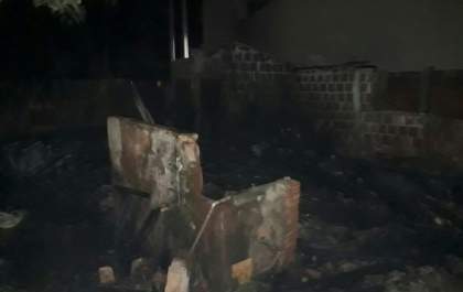 Vizinho de vereador tem casa consumida pelo fogo em Andradina