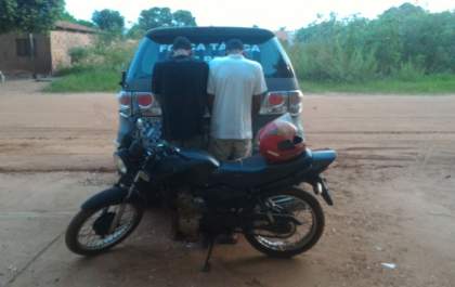 Força Tática recupera motocicleta furtada em Três Lagoas e prende criminosos