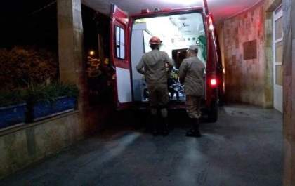 Carreta e veículo de passeio colidem na BR 262