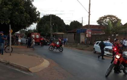 Carro capota em avenida de Três Lagoas e provoca lentidão no trânsito