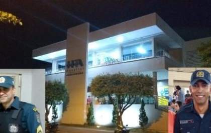 Mulher entra em trabalho de parto no trânsito e é socorrida por policiais militares