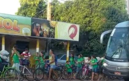 Internauta registra perigo no trânsito da rua Dom Aquino