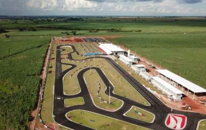 Kartódromo é inaugurado em Birigui com homenagem a Ayrton Senna