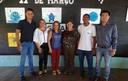 Prefeita Fátima prestigia Culto a Bandeira na escola Mauro Roberto