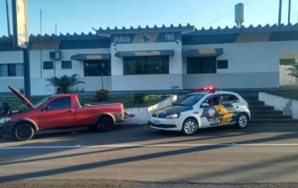 Homem é preso com documentos falsos e carro com R$ 8 mil em multas