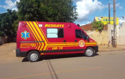 Homem invade a casa da ex e esfaqueia mulher com bebê no colo
