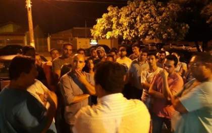 Motorista de aplicativo é sequestrado e categoria protesta em delegacia