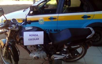 Policiamento Escolar prende autor de receptação e recupera motocicleta furtada