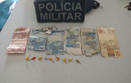 Mulher é presa por tráfico de drogas no bairro Vila Haro