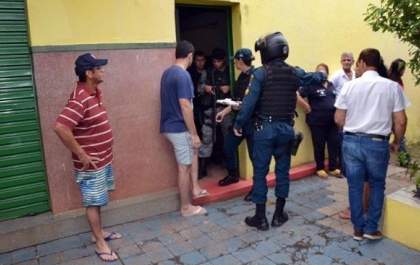 Advogada de 72 anos é encontrada morta com mãos amarradas e nua em armazém
