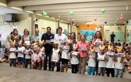 Governo de Andradina entrega chocolates de Páscoa aos alunos da rede municipal