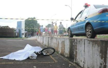 Crianças encontram corpo de ciclista em estacionamento na Capital