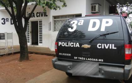 Homem sai na rua de cueca, mostra o órgão genital e revolta moradores