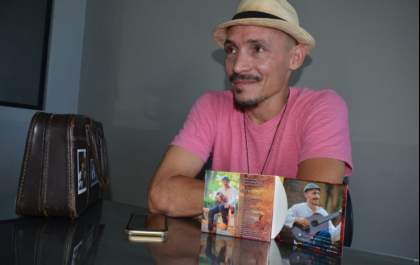 Músico, ex-jogador de futebol, lança seu primeiro álbum