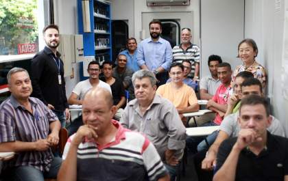 Tamiko acompanha aula de polimento automotivo do Programa Super MEI