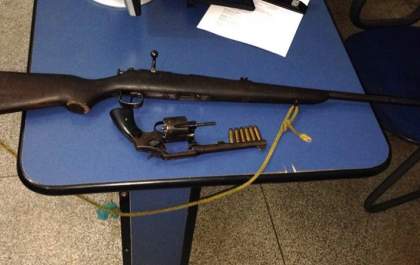 Idoso ameaça inocentes com rifle e vai parar na Delegacia