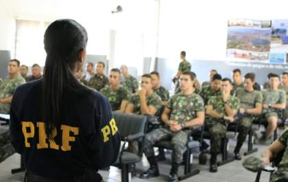 PRF realiza palestra sobre Direção Defensiva e Segurança no Trânsito em Três Lagoas