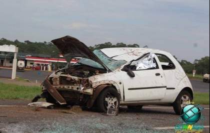 KA capota na Rondon, em Castilho, mata motorista e fere passageira gravemente