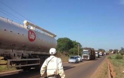 Morre homem que jogou carro contra carreta na BR-262 em Três Lagoas