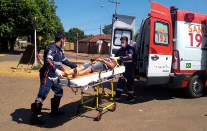 Jovem é levado às pressas para hospital após ferimentos graves em acidente de trânsito