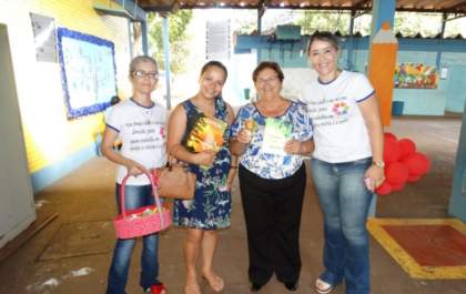 Alunos entrevistam cronista durante Projeto de Leitura da escola Youssef