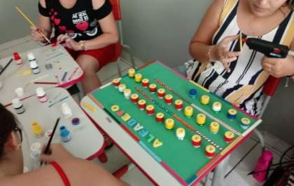 Alunos de CEI ganham brinquedos confeccionados por funcionários e professores