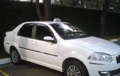 Taxista é sequestrado e aproveita sinal fechado para fugir de bandido