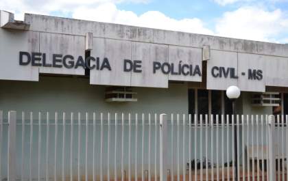 Pai não aprova relacionamento da filha e tenta matar genro a facadas