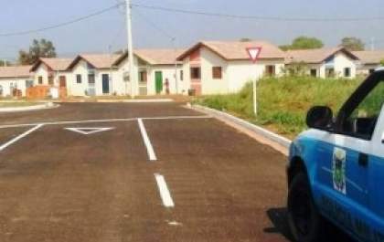 Dois homens ficam feridos após tiroteio em bairro no interior