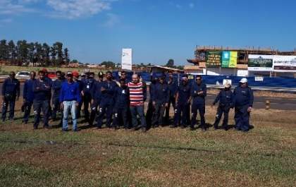 Greve de funcionários da Construção Civil paralisa obras do Hospital Regional