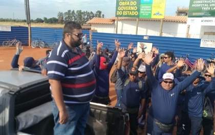 Trabalhadores da obra do Hospital Regional ainda não chegaram a acordo e continuam de 