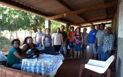 Moradores do Assentamento Pontal do Faia estudam criação de cooperativa de ovos caipira com Semea