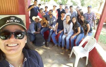 Manejo de abelhas:Curso de Agronomia tem aula prática