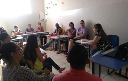 Estagiários de escola municipal participam de formação do Núcleo de Educação Especial