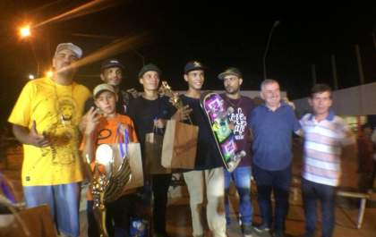 Andradinenses são destaque em competição de skate