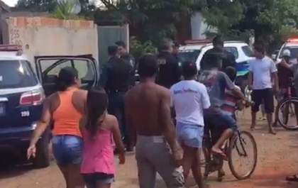 Pai recebe R$ 200 e entrega filha de 11 anos para ser estuprada
