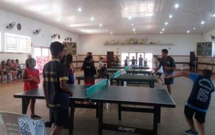 Alunos da SEJUVEL vencem torneio de tênis de mesa em Três Lagoas