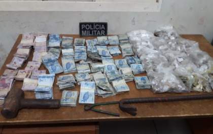 Menores são flagrados com R$ 9.284 furtado em supermercado no Paranapungá