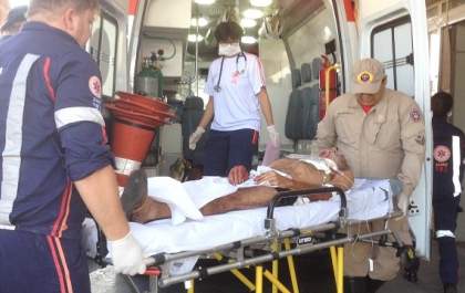 Idoso de 62 anos é encontrado ferido próximo ao Corpo de Bombeiros
