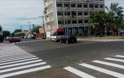 Prefeitura de Três Lagoas renova pintura das faixas de pedestres