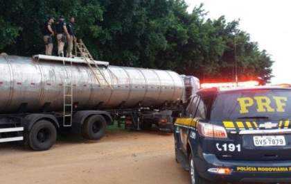 Condutor de caminhão-tanque é preso levando entorpecentes para Goiás na BR-060