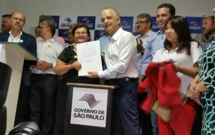 Prefeita Fátima assina convênio de R$ 600 mil com Governador Márcio França