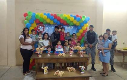 Militares da Força Tática aparecem de surpresa em festa de menino que sonha em ser policial
