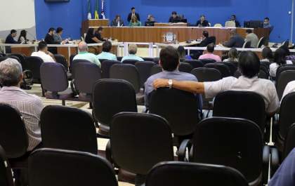 Comissões da Câmara vão analisar denúncias sobre coleta de lixo e transporte escolar