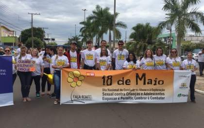 Caminhada pelo fim da violência contra crianças e adolescentes aconteceu nesta manhã