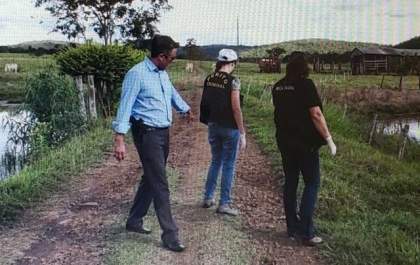 Menino de 1 ano morre atropelado ao cair de trator conduzido pelo pai